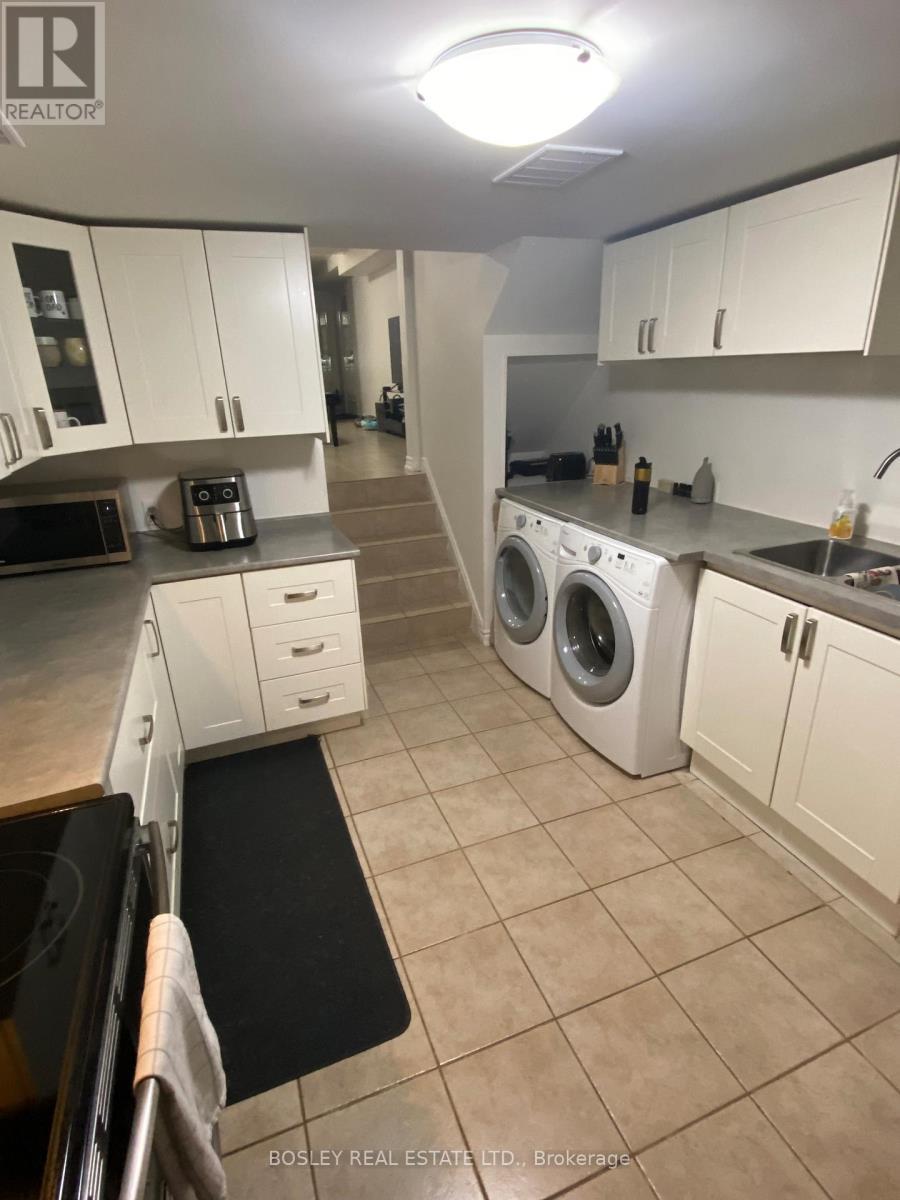 2972 Oslo Crescent, Mississauga, ON - Indoor Photo Showing Laundry Room