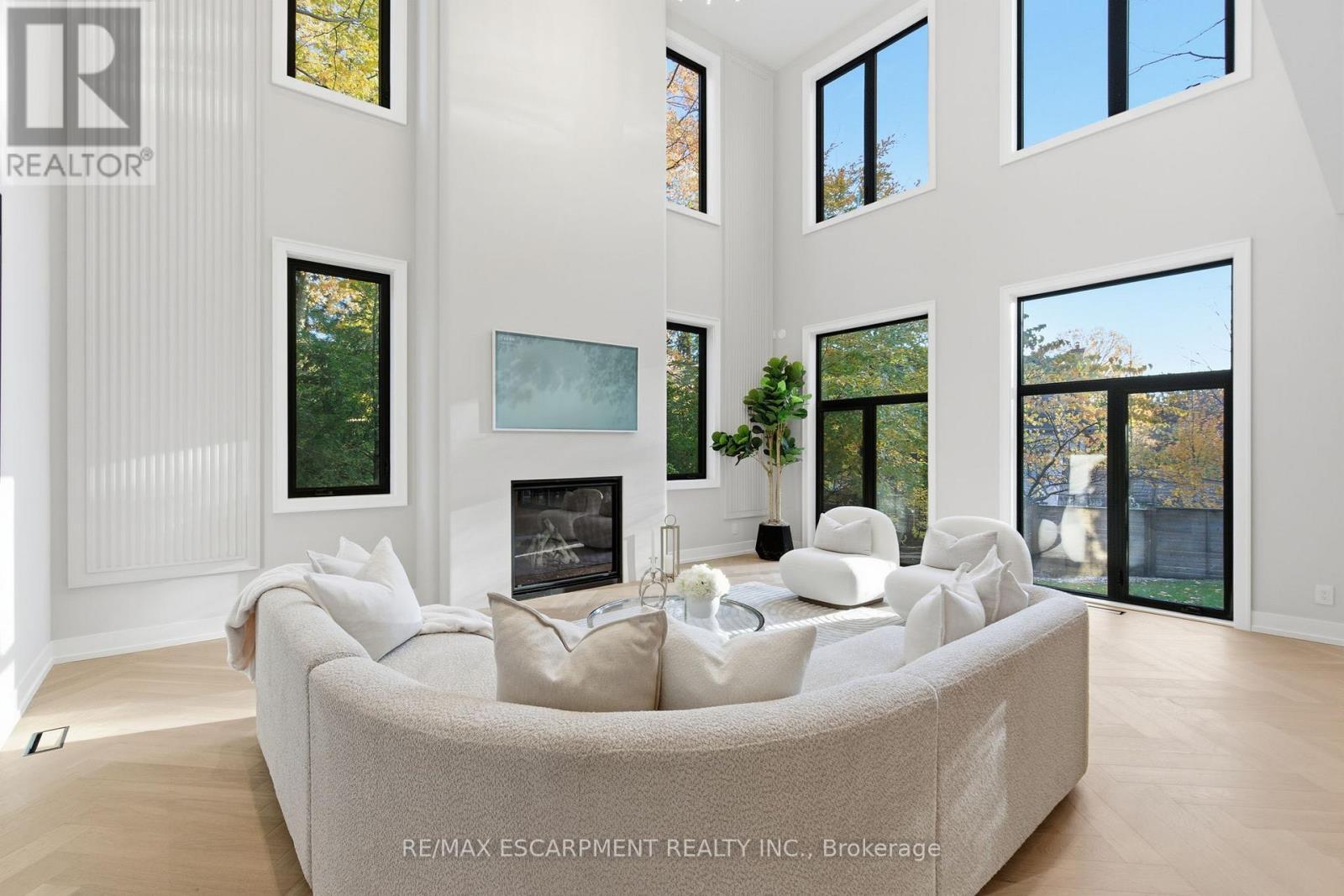 1380 Birchwood Heights Drive, Mississauga, ON - Indoor With Fireplace