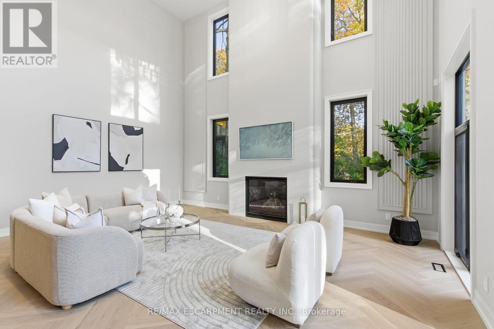 1380 Birchwood Heights Drive, Mississauga, ON - Indoor Photo Showing Other Room With Fireplace