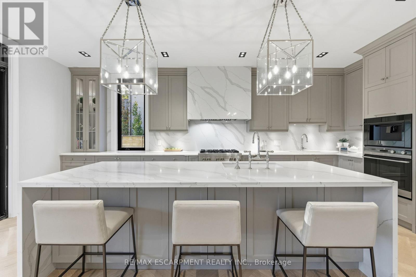 1380 Birchwood Heights Drive, Mississauga, ON - Indoor Photo Showing Kitchen With Upgraded Kitchen