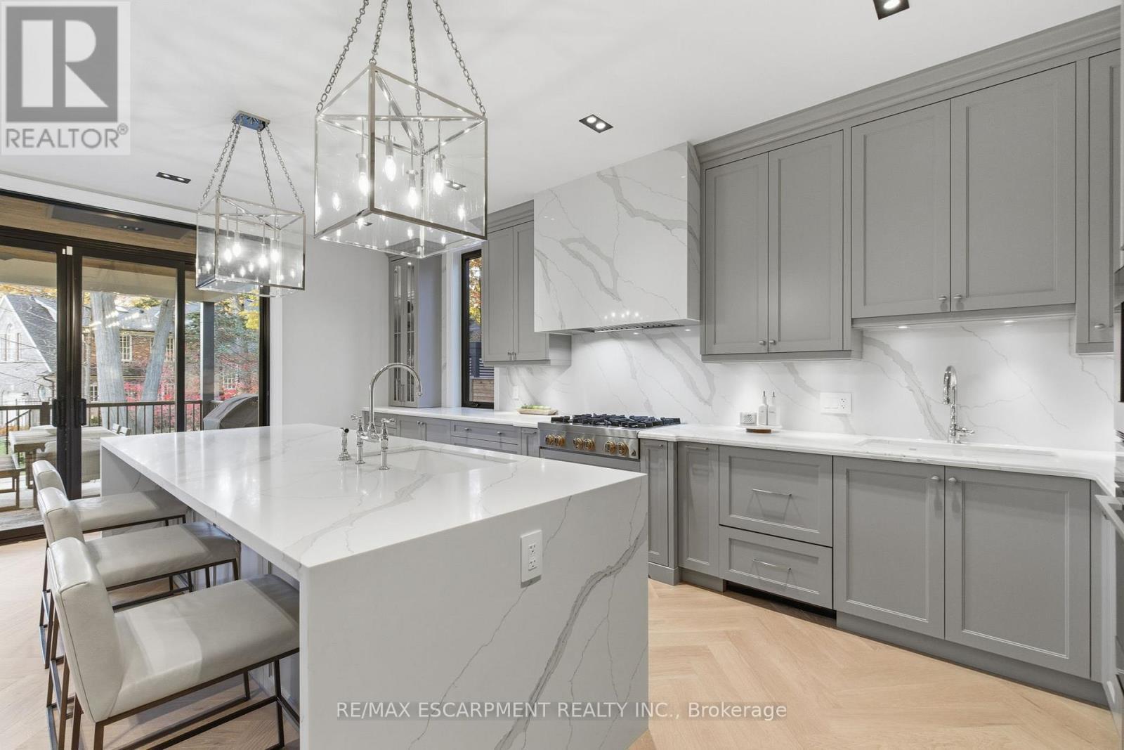 1380 Birchwood Heights Drive, Mississauga, ON - Indoor Photo Showing Kitchen With Upgraded Kitchen