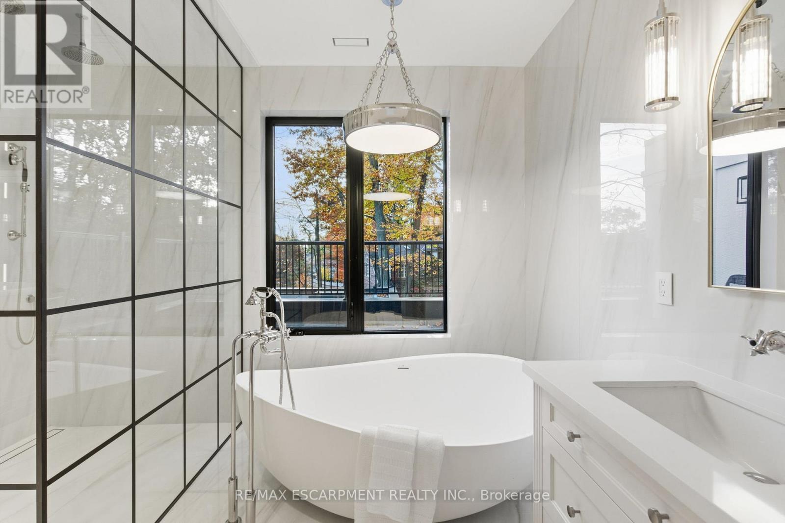 1380 Birchwood Heights Drive, Mississauga, ON - Indoor Photo Showing Bathroom