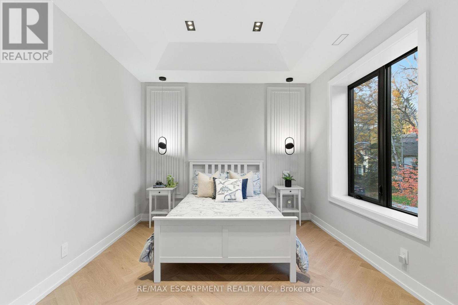 1380 Birchwood Heights Drive, Mississauga, ON - Indoor Photo Showing Bedroom