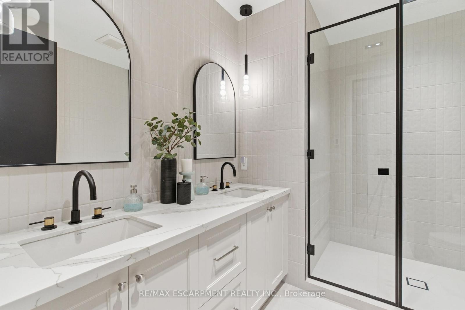 1380 Birchwood Heights Drive, Mississauga, ON - Indoor Photo Showing Bathroom