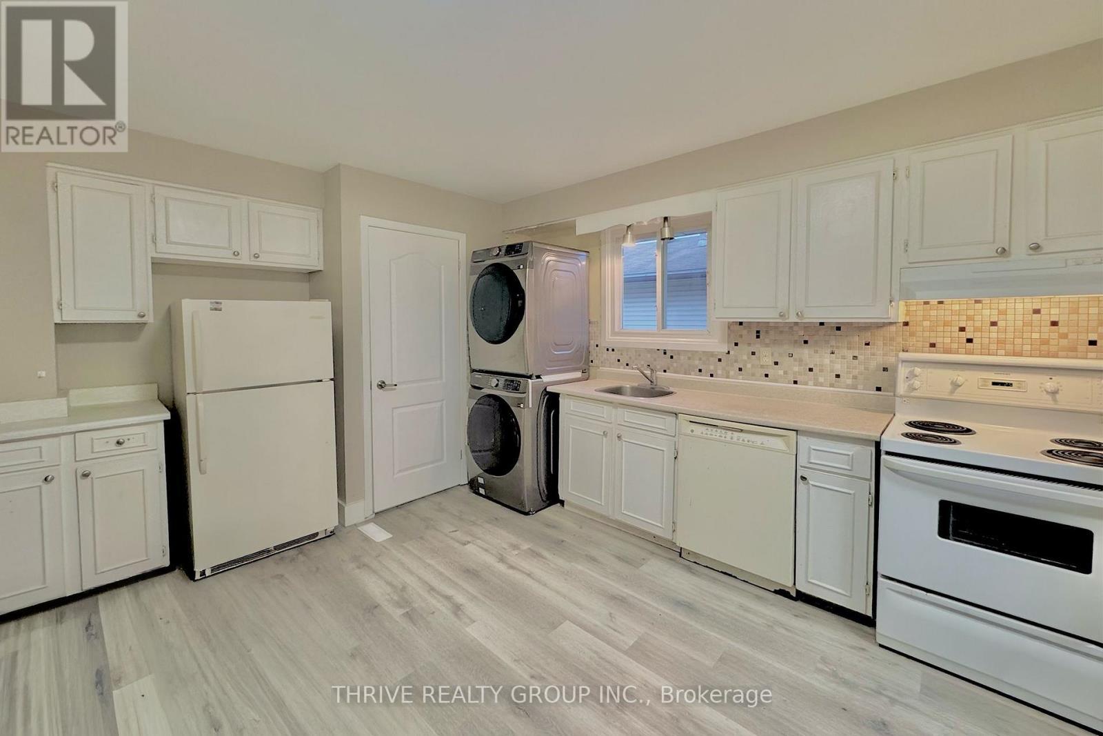 Upper - 101 Culver Crescent, London East (East H), ON - Indoor Photo Showing Kitchen