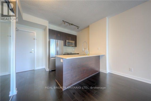1604 - 4011 Brickstone Mews, Mississauga, ON - Indoor Photo Showing Kitchen