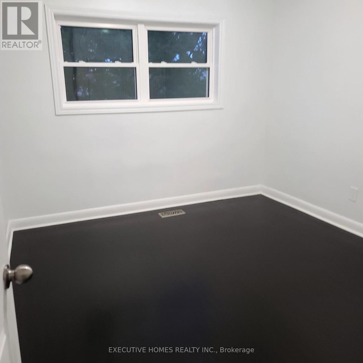 2221 Ghent Avenue, Burlington, ON - Indoor Photo Showing Other Room