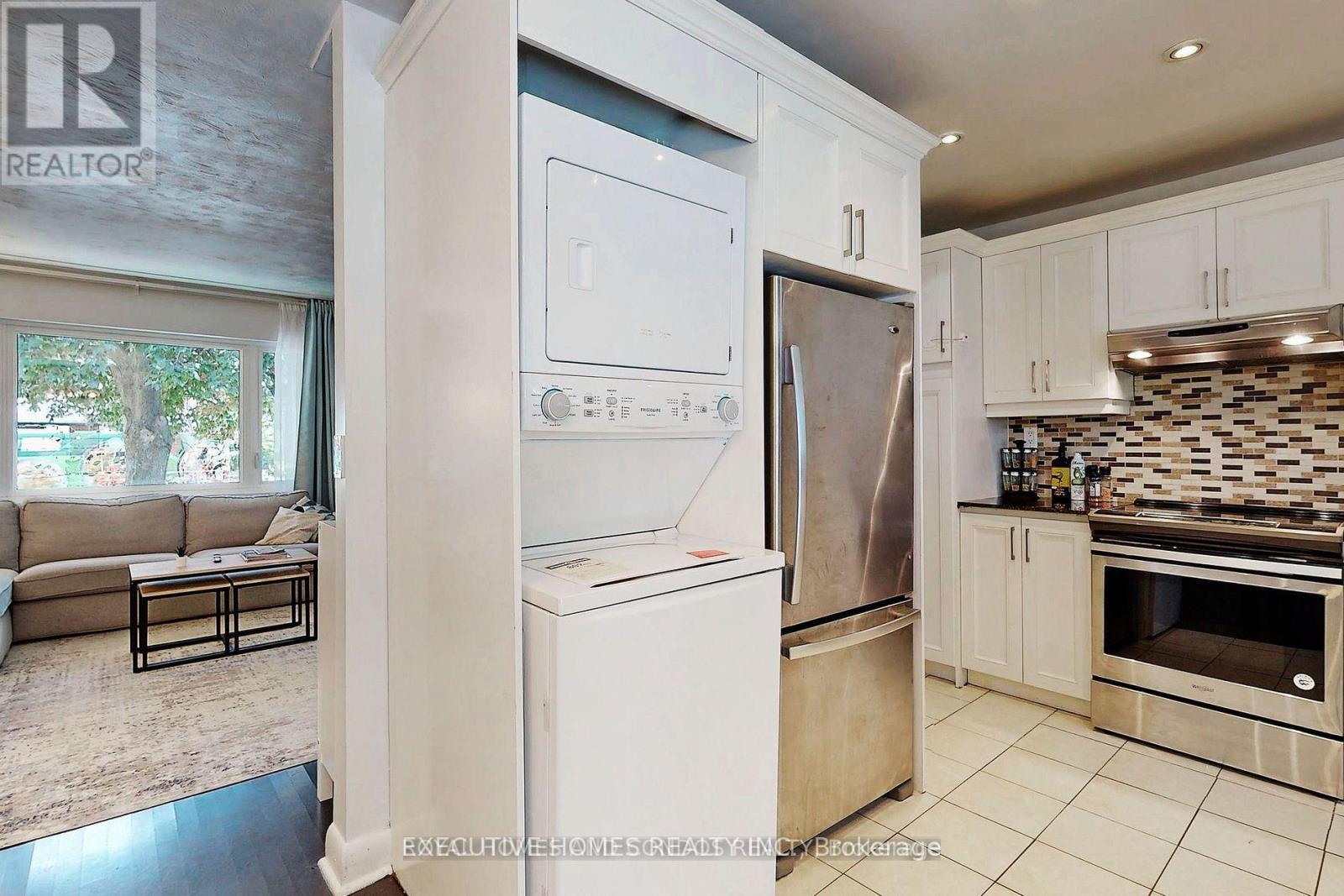 2221 Ghent Avenue, Burlington, ON - Indoor Photo Showing Kitchen