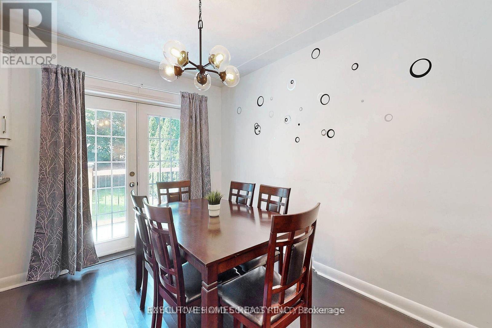 2221 Ghent Avenue, Burlington, ON - Indoor Photo Showing Dining Room