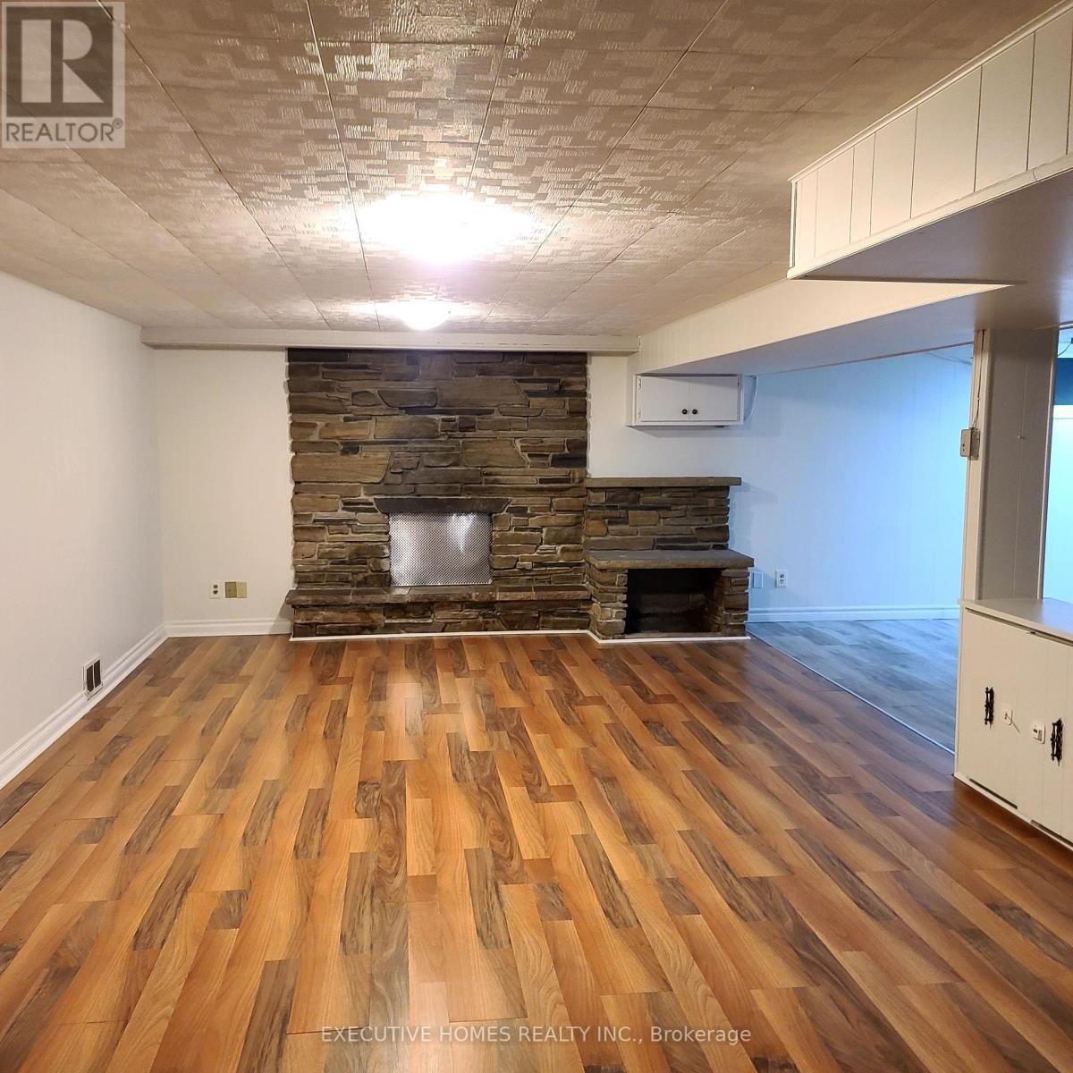 2221 Ghent Avenue, Burlington, ON - Indoor With Fireplace
