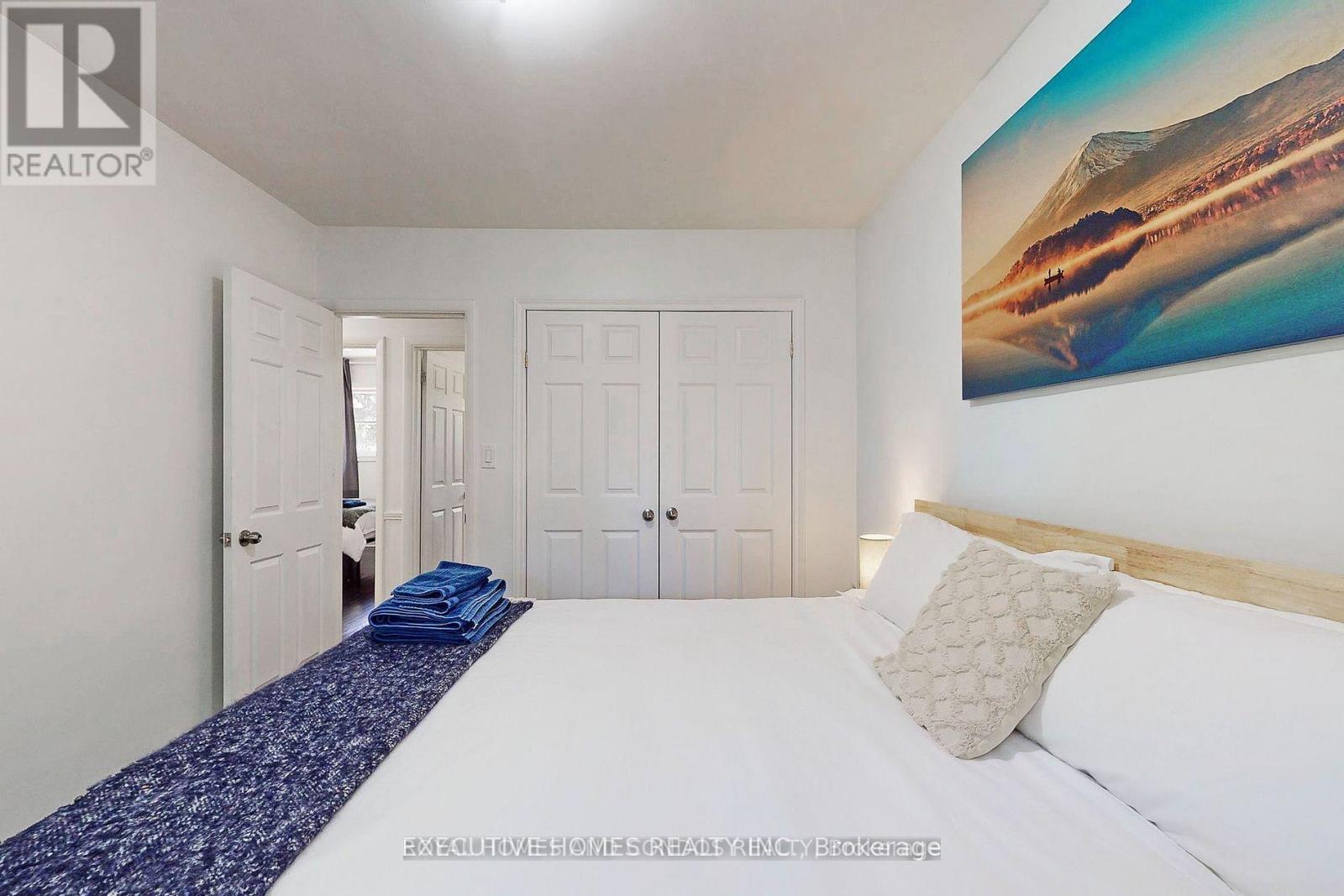 2221 Ghent Avenue, Burlington, ON - Indoor Photo Showing Bedroom