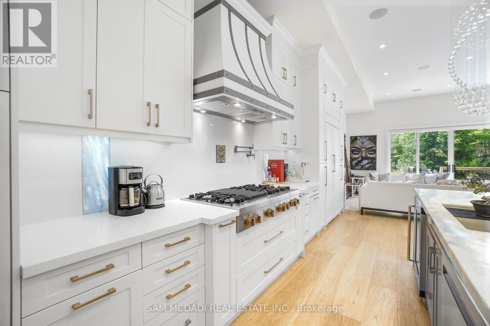 1036 Enola Avenue, Mississauga, ON - Indoor Photo Showing Kitchen With Double Sink With Upgraded Kitchen