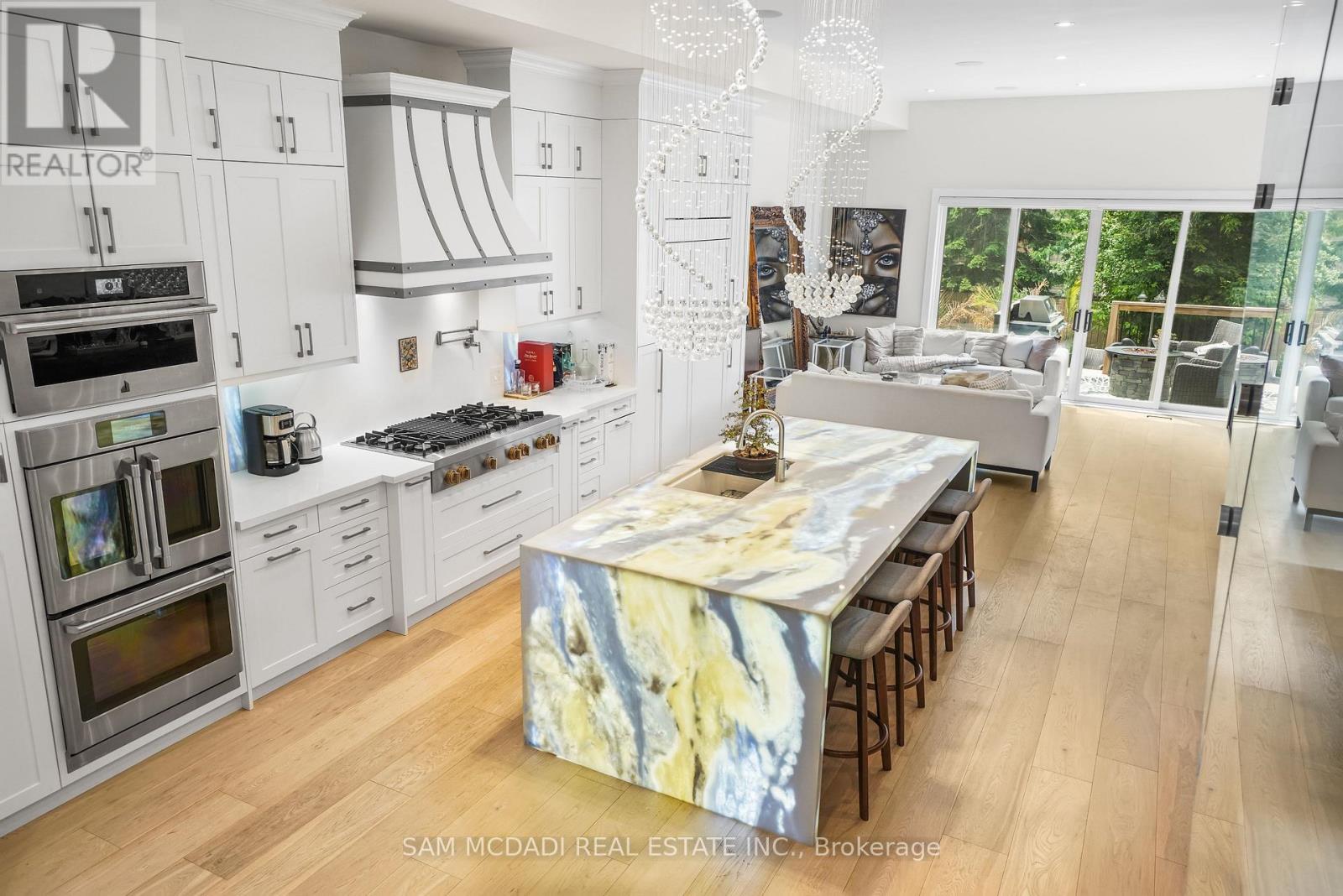 1036 Enola Avenue, Mississauga, ON - Indoor Photo Showing Kitchen With Upgraded Kitchen