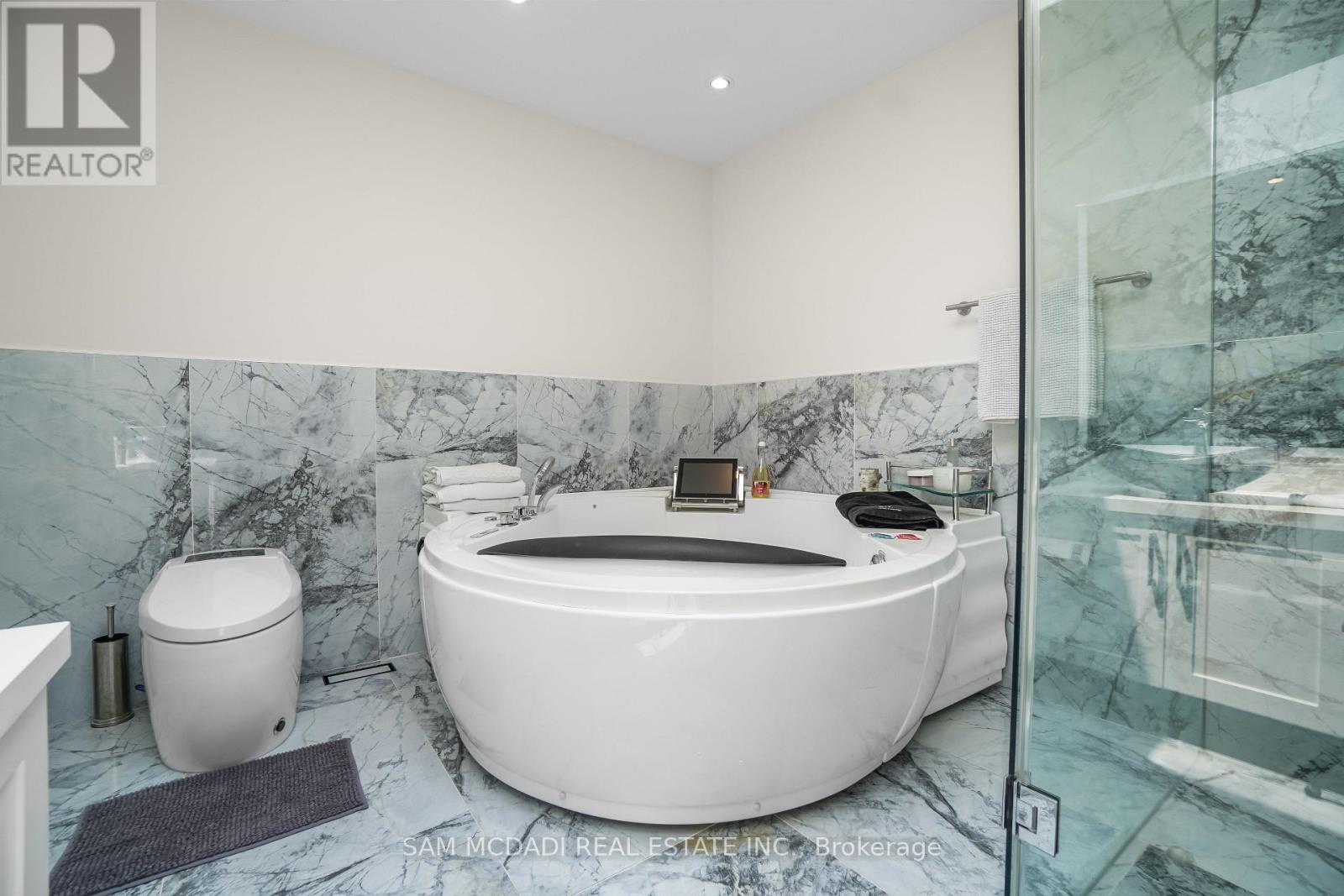 1036 Enola Avenue, Mississauga, ON - Indoor Photo Showing Bathroom