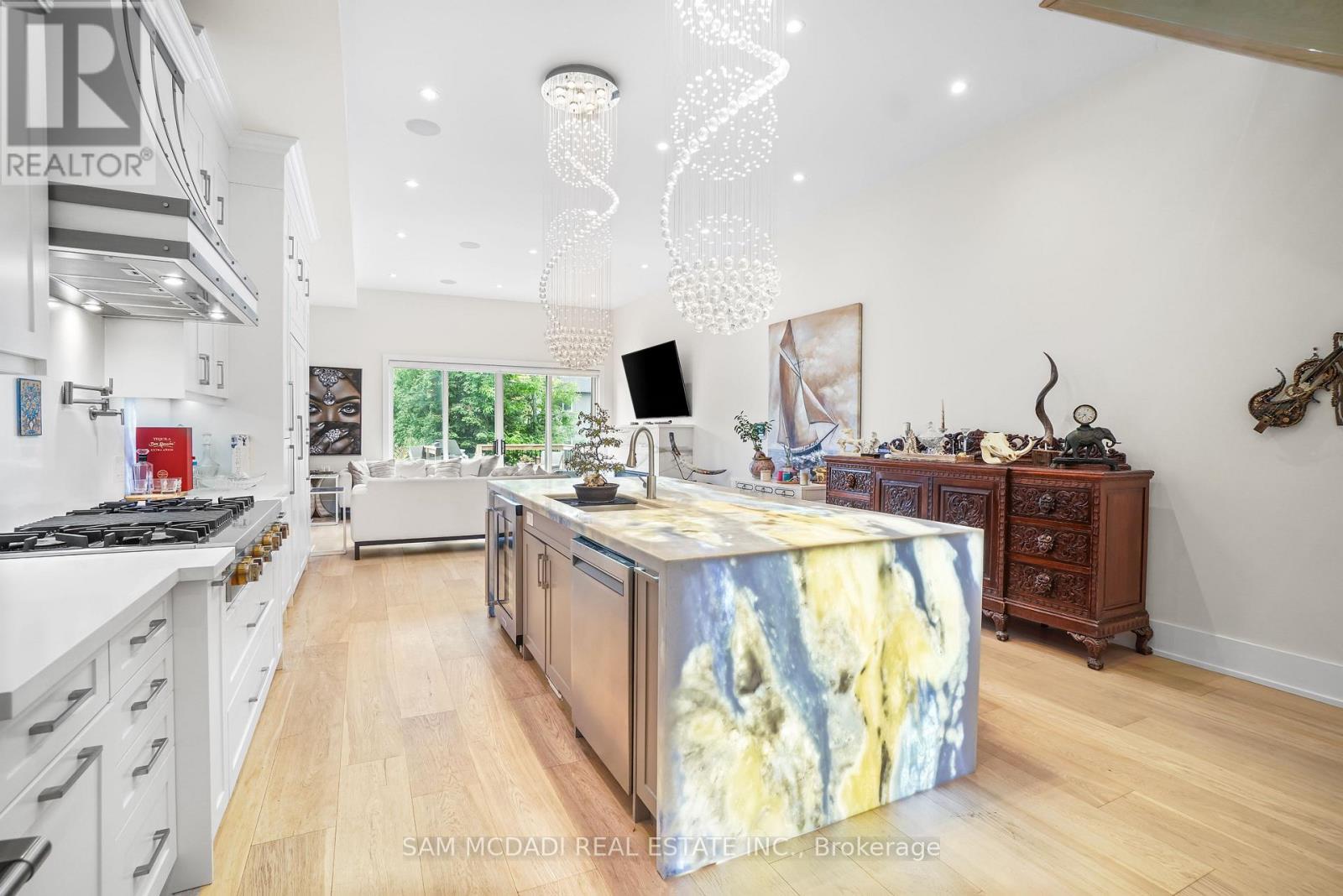 1036 Enola Avenue, Mississauga, ON - Indoor Photo Showing Kitchen