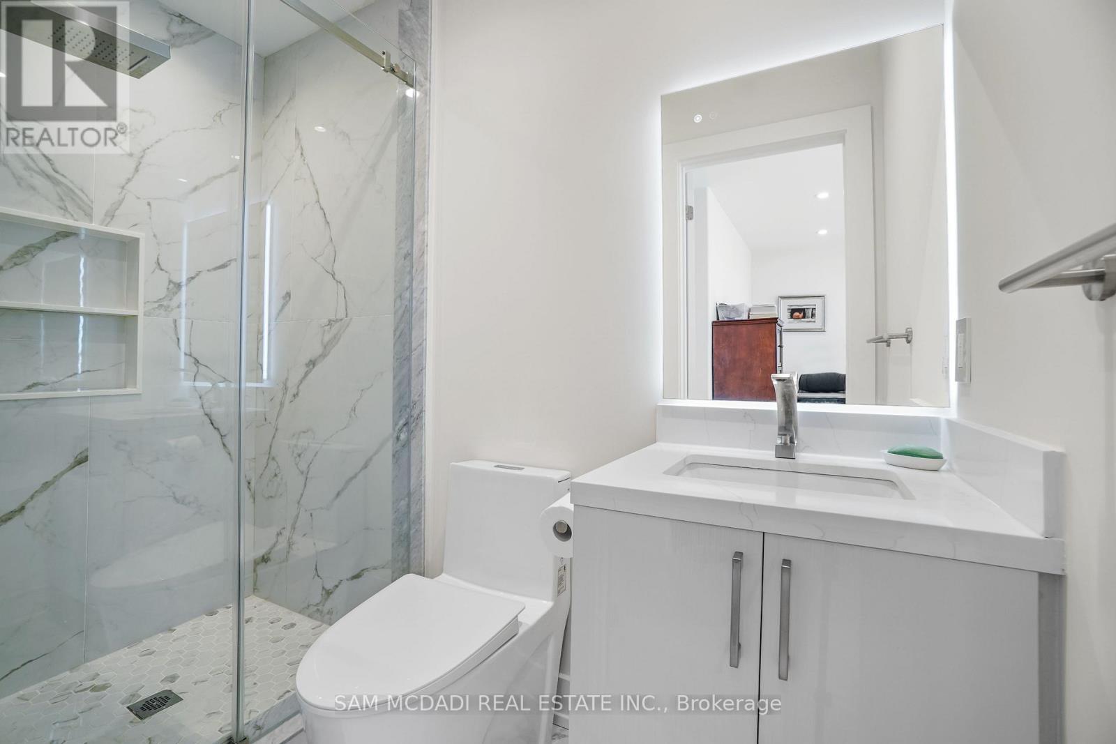 1036 Enola Avenue, Mississauga, ON - Indoor Photo Showing Bathroom