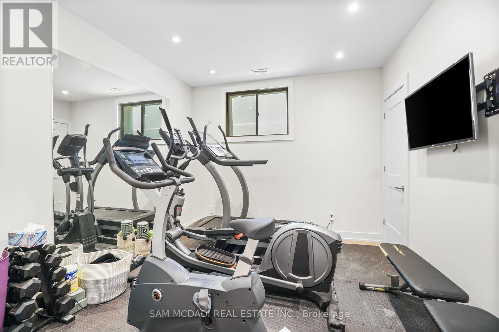 1036 Enola Avenue, Mississauga, ON - Indoor Photo Showing Gym Room