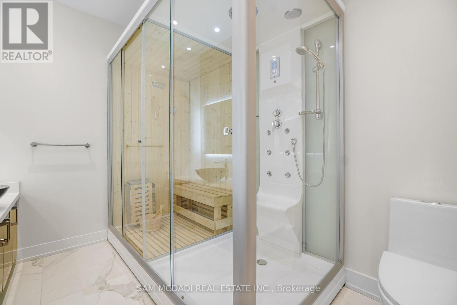 1036 Enola Avenue, Mississauga, ON - Indoor Photo Showing Bathroom