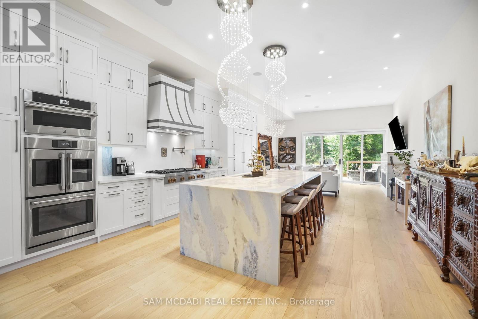 1036 Enola Avenue, Mississauga, ON - Indoor Photo Showing Kitchen With Upgraded Kitchen