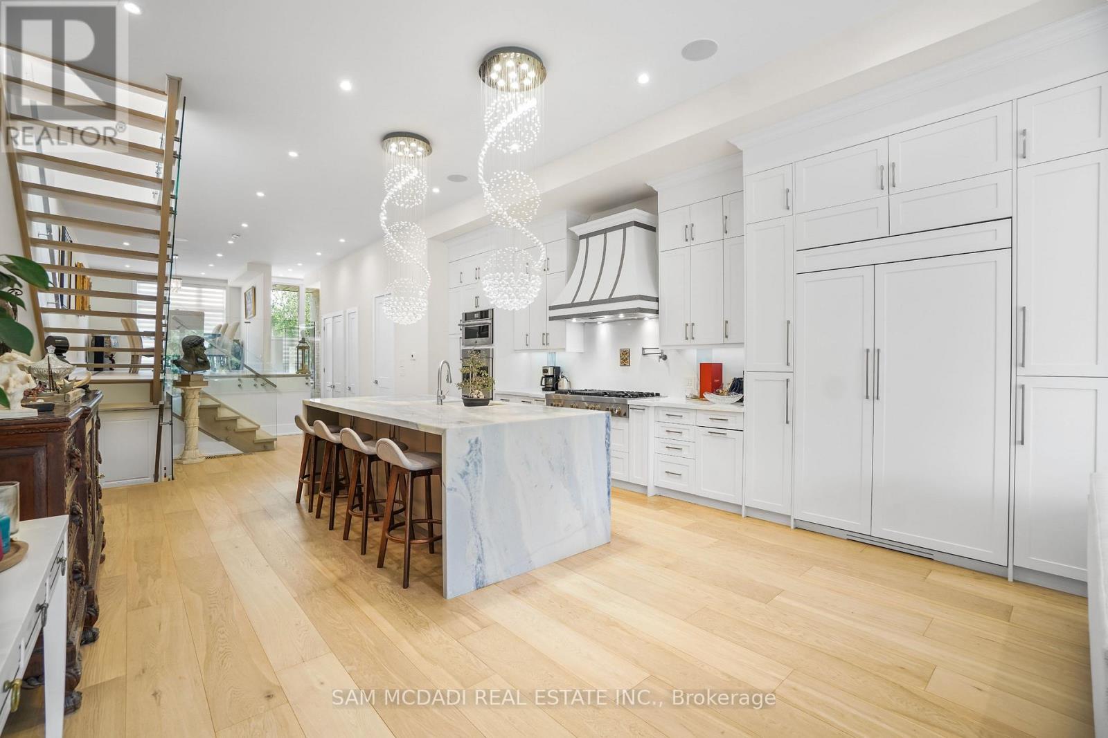 1036 Enola Avenue, Mississauga, ON - Indoor Photo Showing Kitchen With Upgraded Kitchen