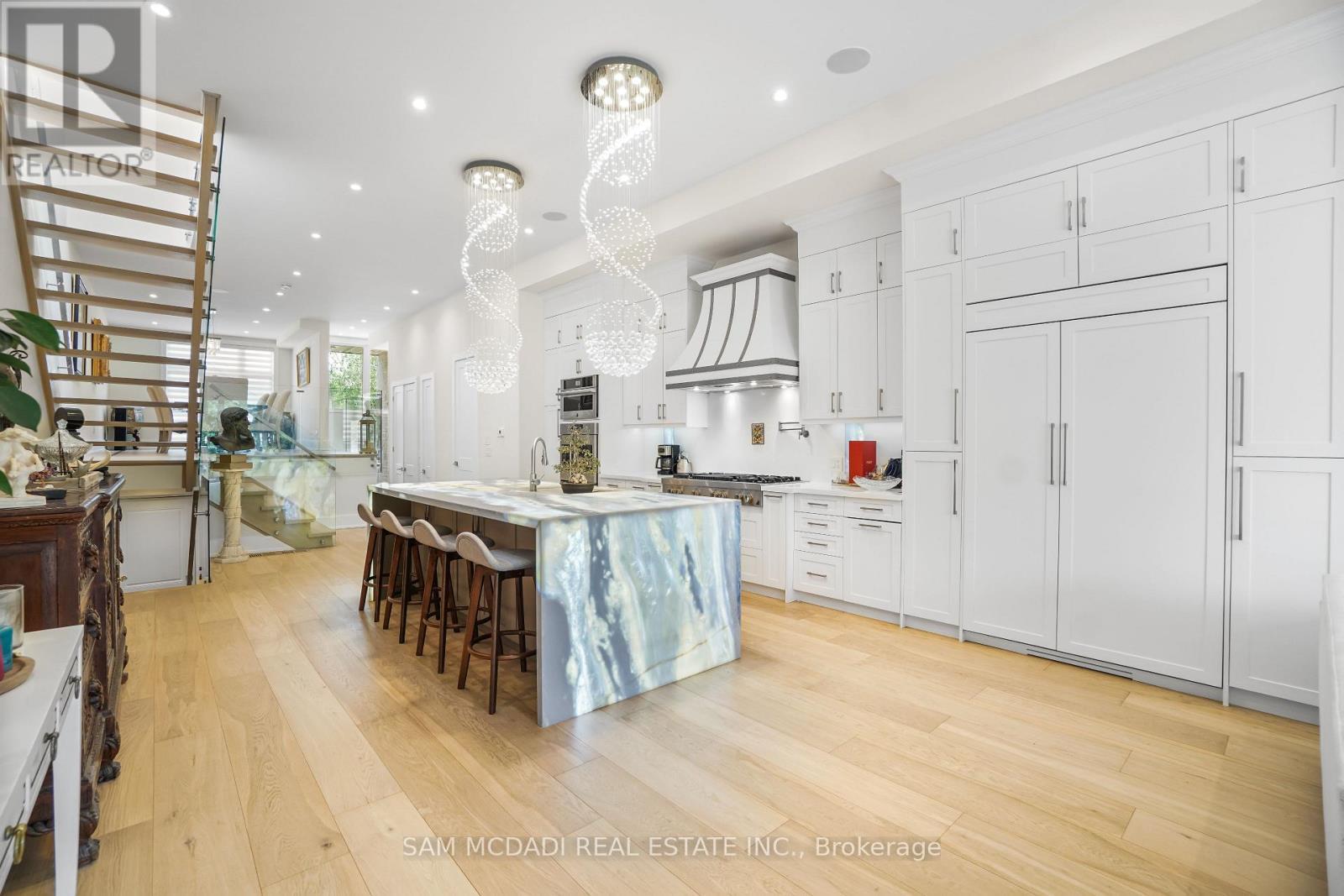1036 Enola Avenue, Mississauga, ON - Indoor Photo Showing Kitchen With Upgraded Kitchen