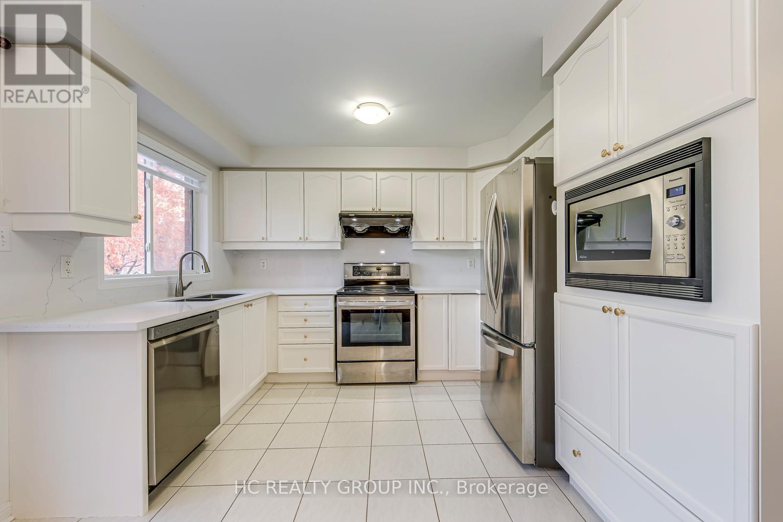 3045 Abernathy Way, Oakville, ON - Indoor Photo Showing Kitchen