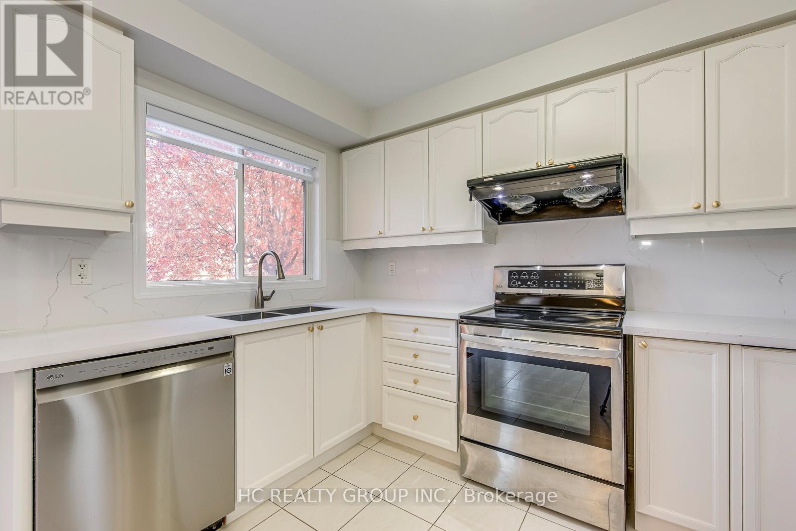 3045 Abernathy Way, Oakville, ON - Indoor Photo Showing Kitchen With Double Sink