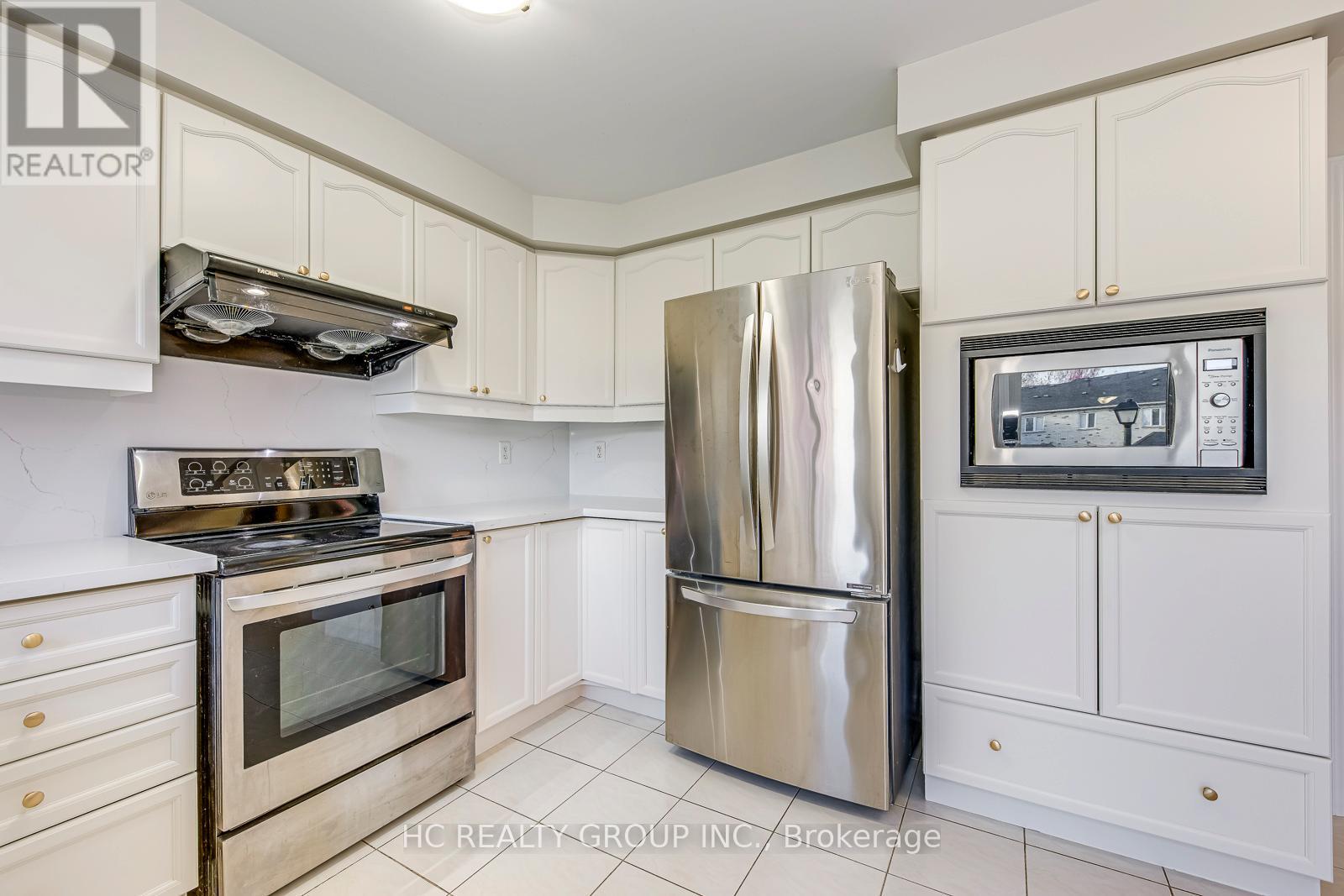 3045 Abernathy Way, Oakville, ON - Indoor Photo Showing Kitchen