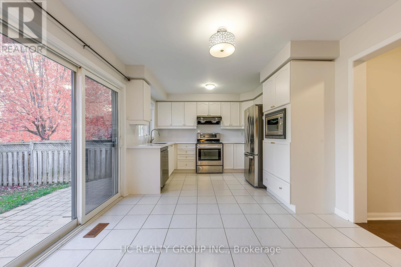 3045 Abernathy Way, Oakville, ON - Indoor Photo Showing Kitchen