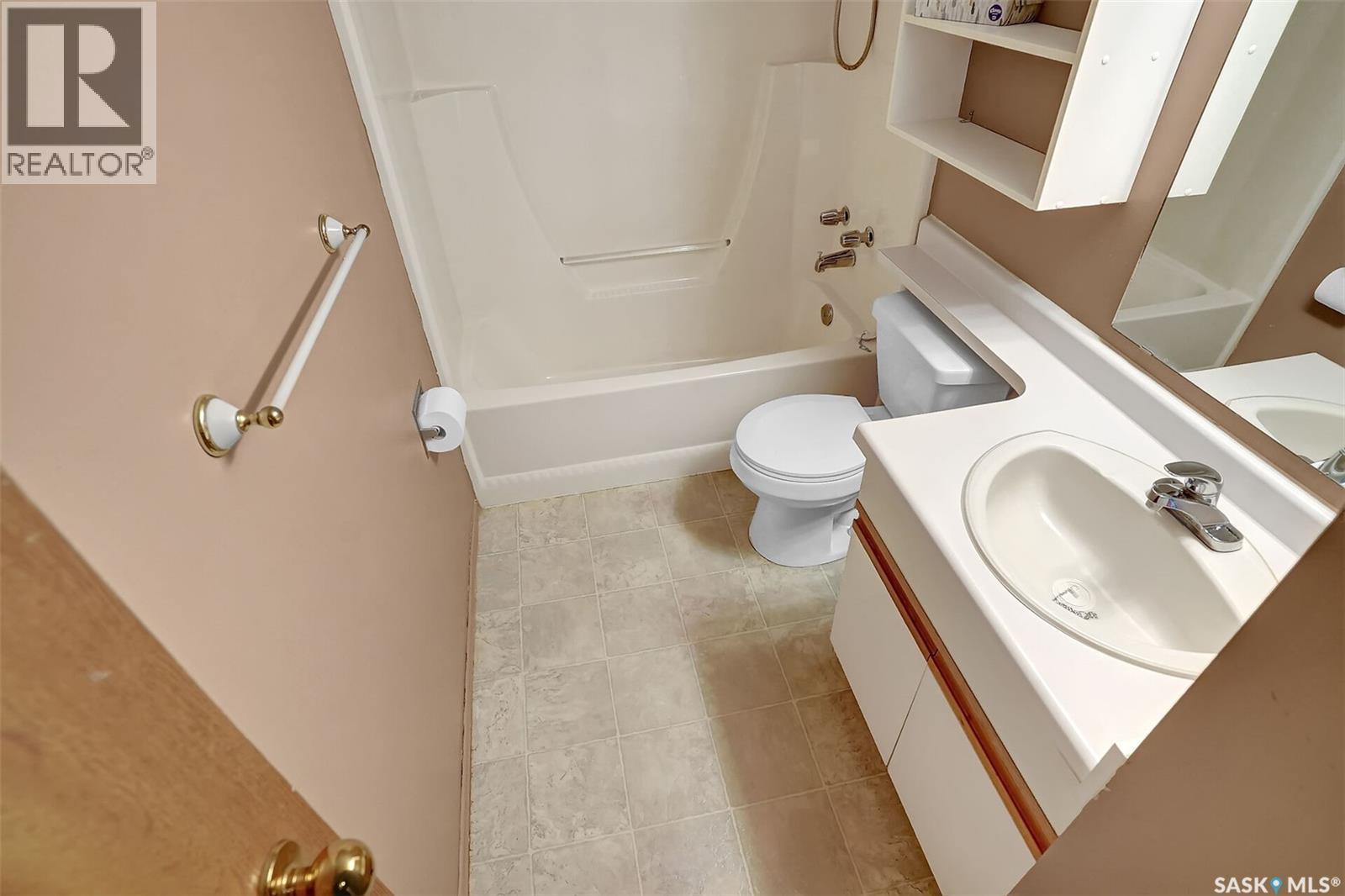 108 3420 Park Street, Regina, SK - Indoor Photo Showing Bathroom