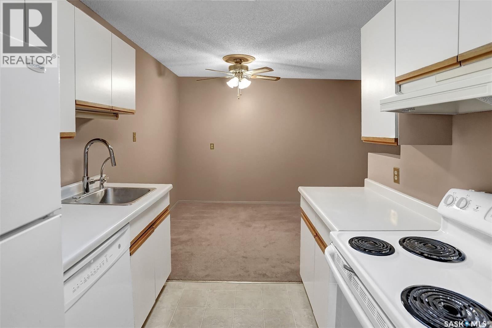 108 3420 Park Street, Regina, SK - Indoor Photo Showing Kitchen