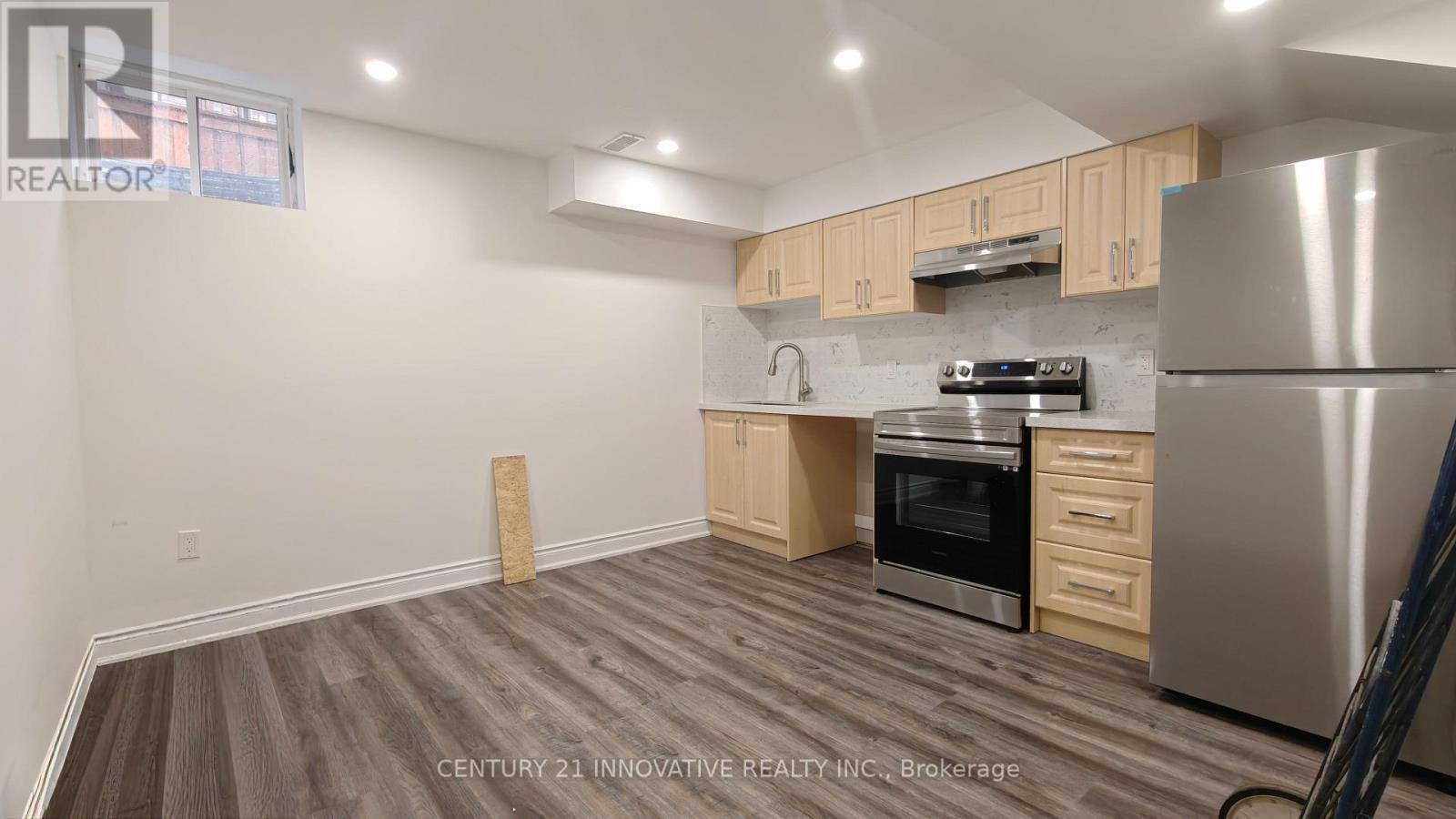 1034 Pelican Trail, Pickering, ON - Indoor Photo Showing Kitchen