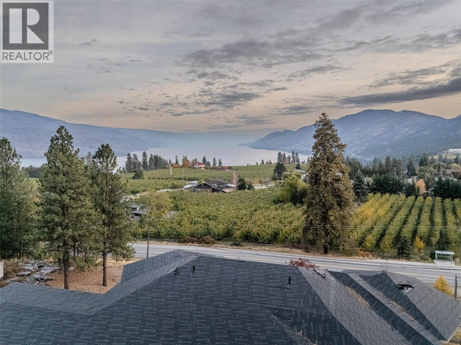 4976 Princeton Avenue, Peachland, BC - Outdoor With Body Of Water With View