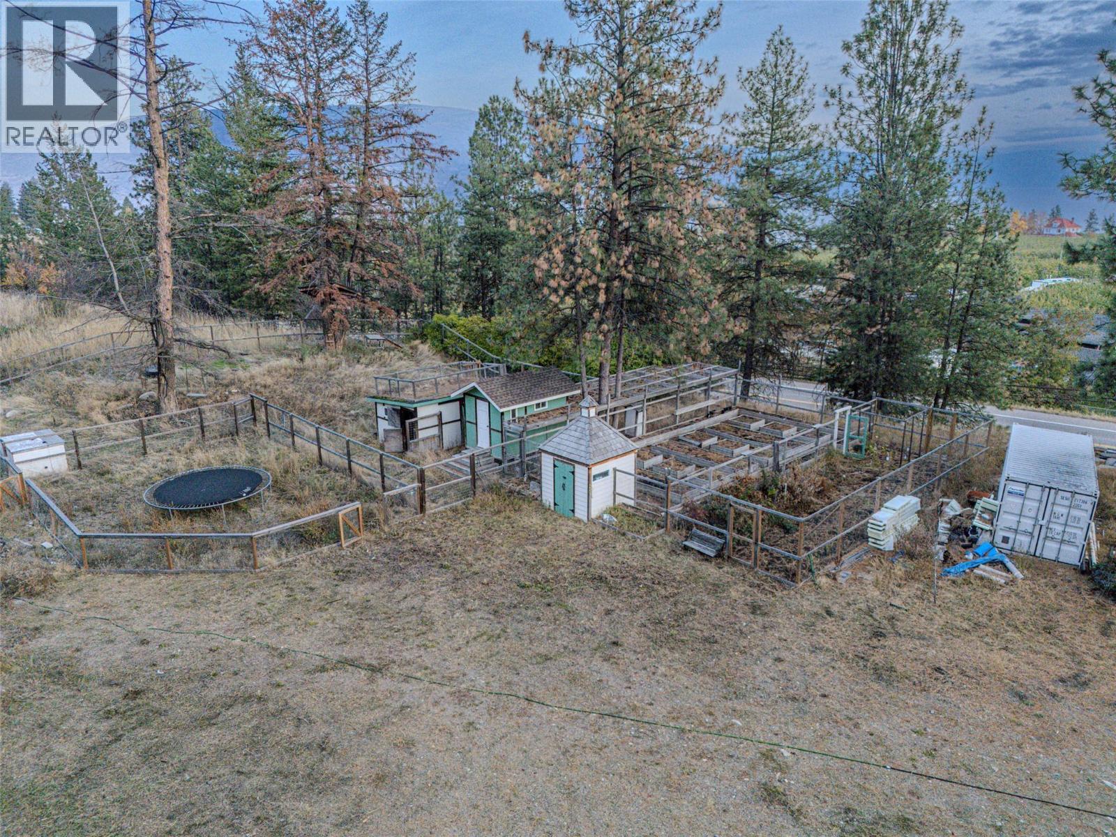 4976 Princeton Avenue, Peachland, BC - Outdoor