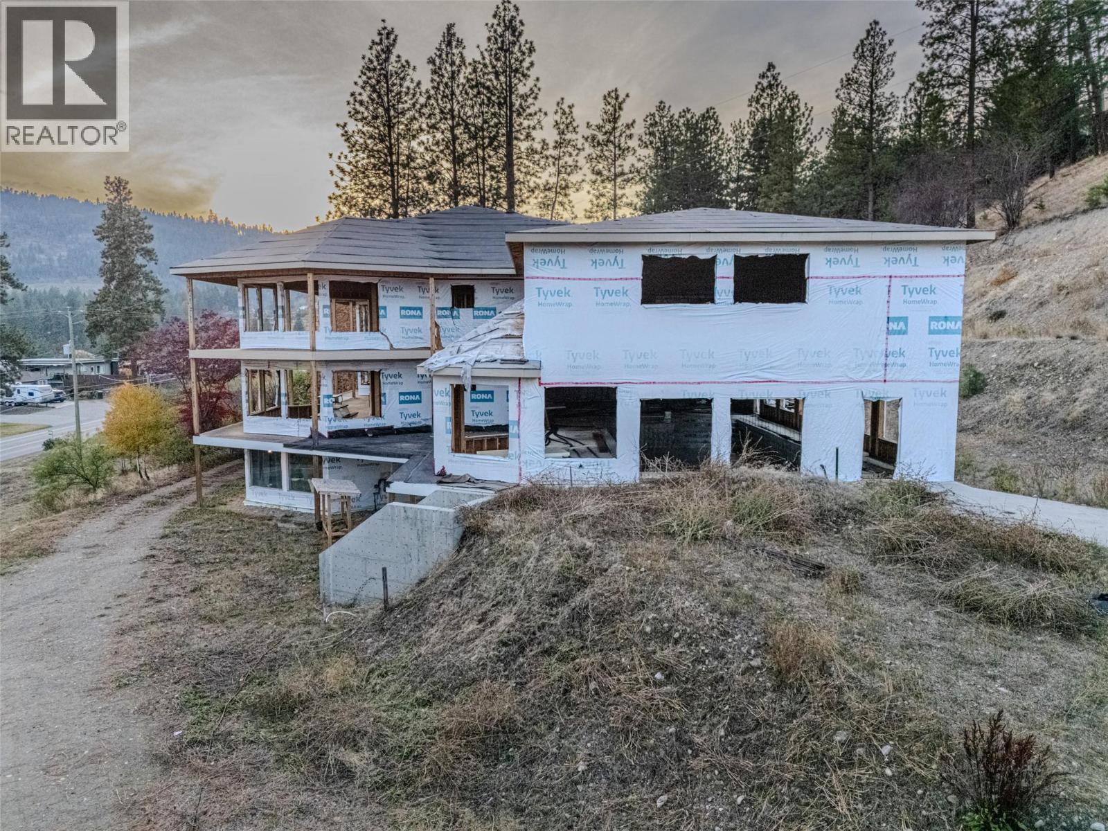 4976 Princeton Avenue, Peachland, BC - Outdoor With Deck Patio Veranda