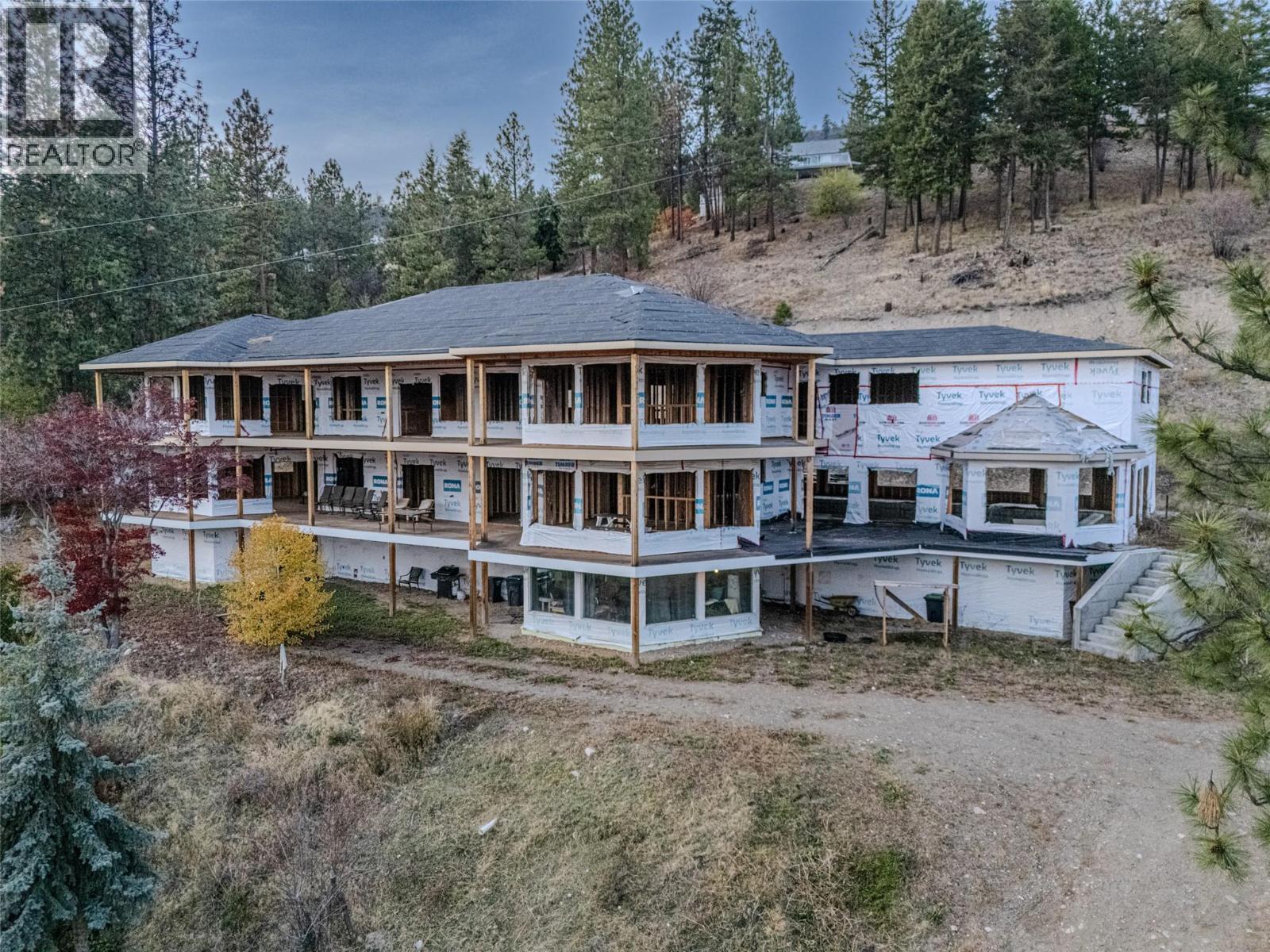 4976 Princeton Avenue, Peachland, BC - Outdoor