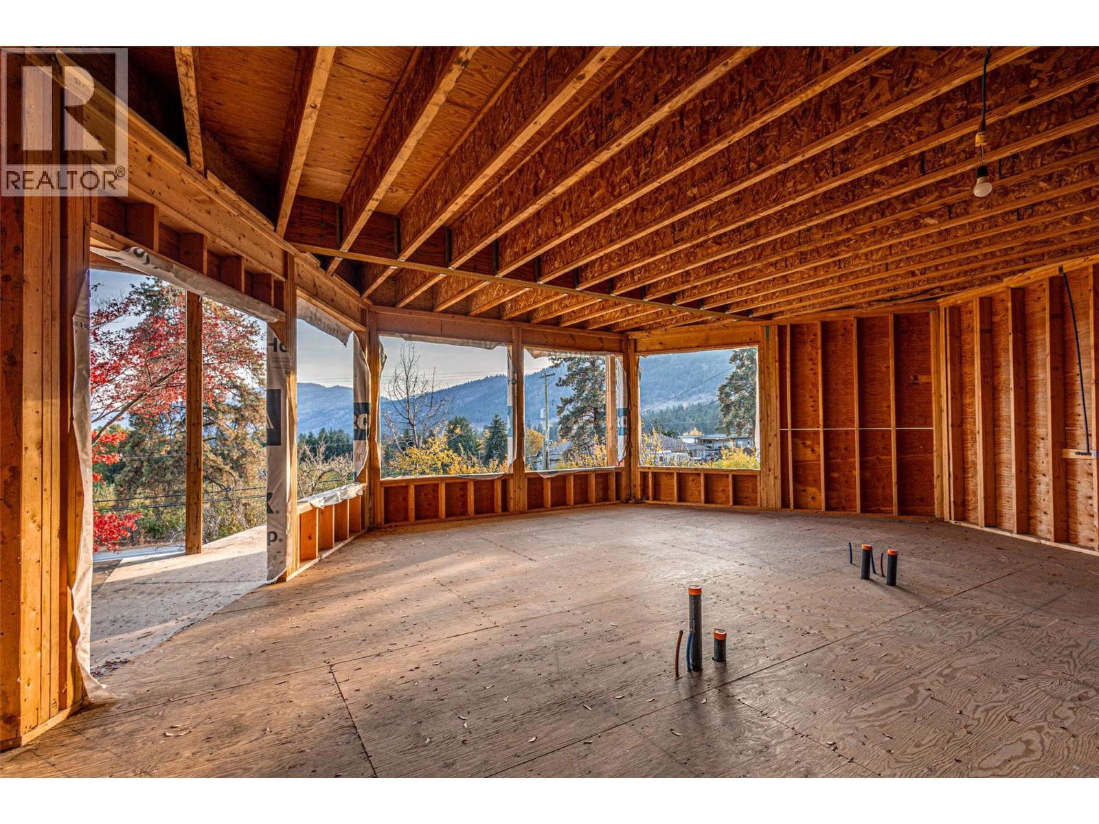 4976 Princeton Avenue, Peachland, BC - With Deck Patio Veranda With Exterior