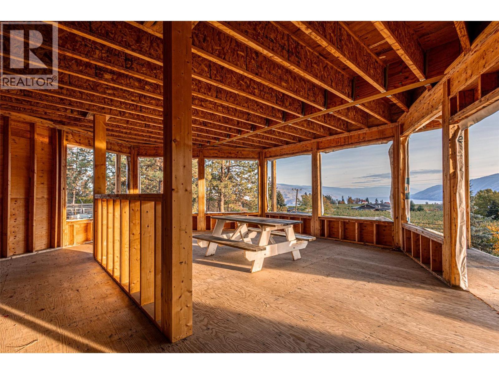 4976 Princeton Avenue, Peachland, BC - With Deck Patio Veranda With Exterior