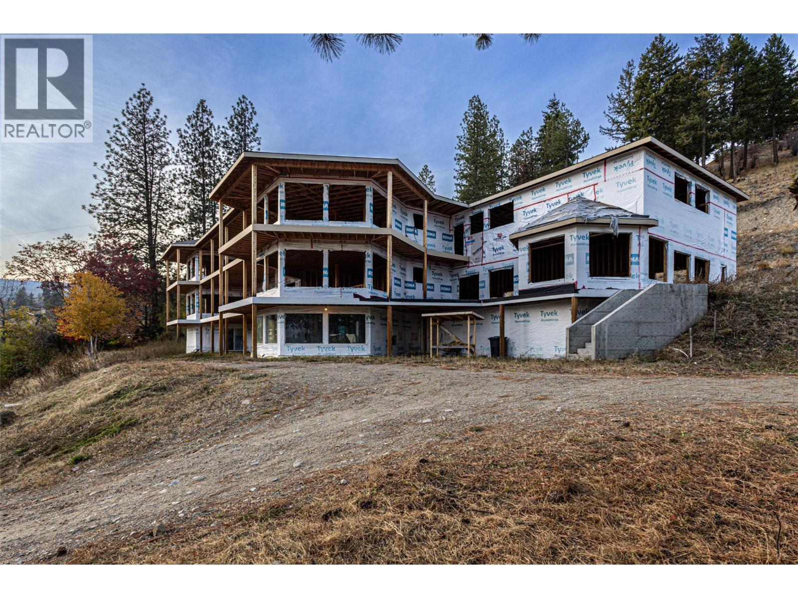 4976 Princeton Avenue, Peachland, BC - Outdoor With Facade