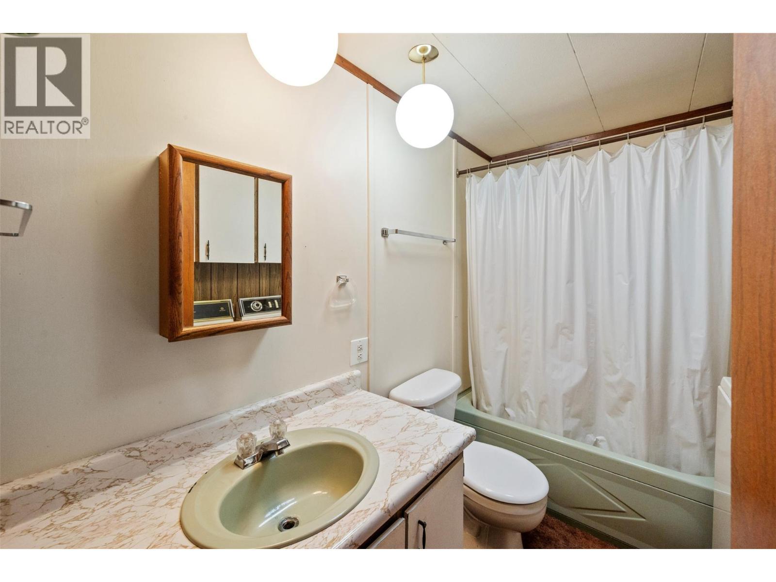 Bathroom - 8487 Highway 97 Highway Unit# 6, Oliver, BC