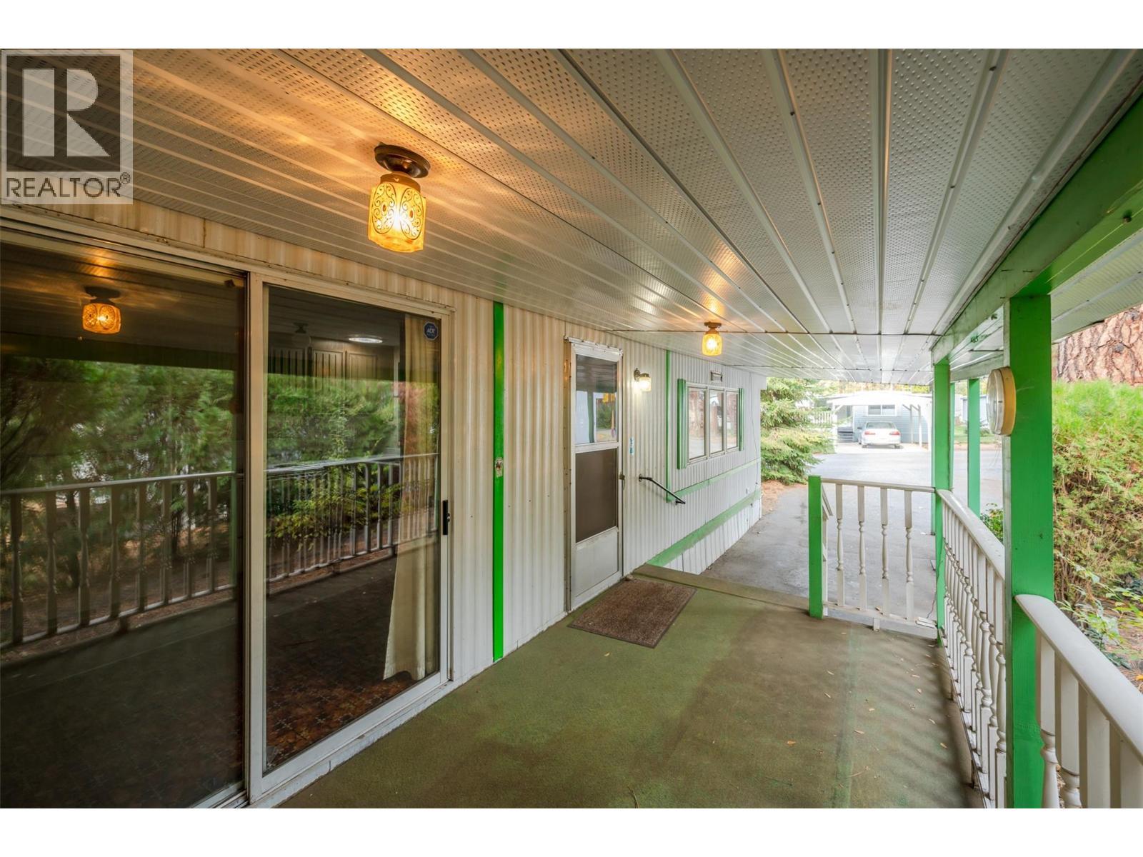 Covered Deck - 8487 Highway 97 Highway Unit# 6, Oliver, BC