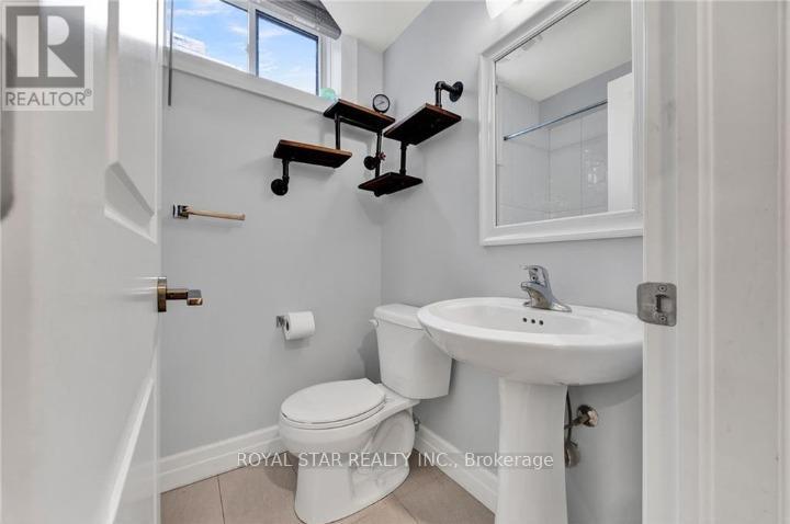 119 Waterloo Street, Kitchener, ON - Indoor Photo Showing Bathroom