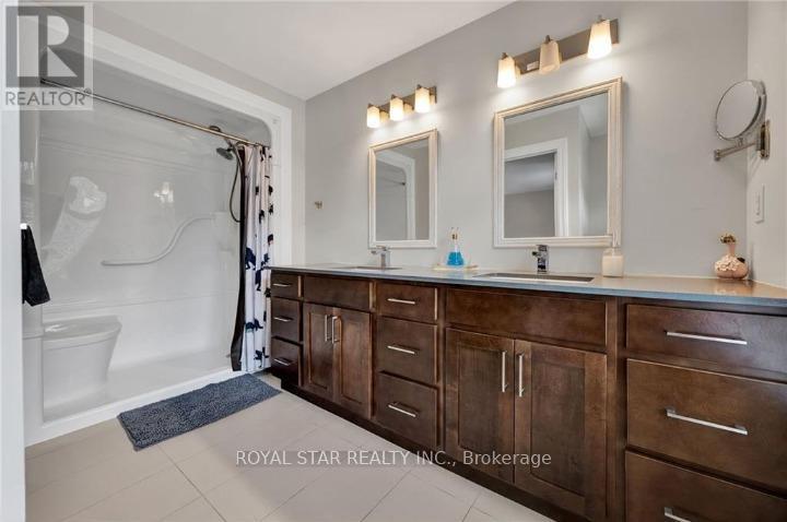 119 Waterloo Street, Kitchener, ON - Indoor Photo Showing Bathroom