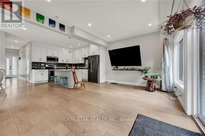 119 Waterloo Street, Kitchener, ON - Indoor Photo Showing Kitchen