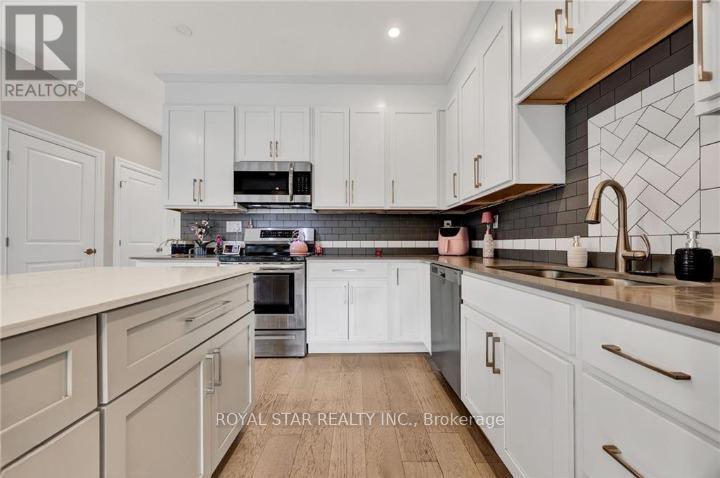 119 Waterloo Street, Kitchener, ON - Indoor Photo Showing Kitchen With Double Sink