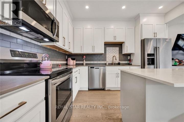 119 Waterloo Street, Kitchener, ON - Indoor Photo Showing Kitchen With Stainless Steel Kitchen With Upgraded Kitchen