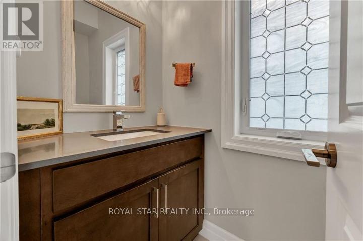 119 Waterloo Street, Kitchener, ON - Indoor Photo Showing Bathroom