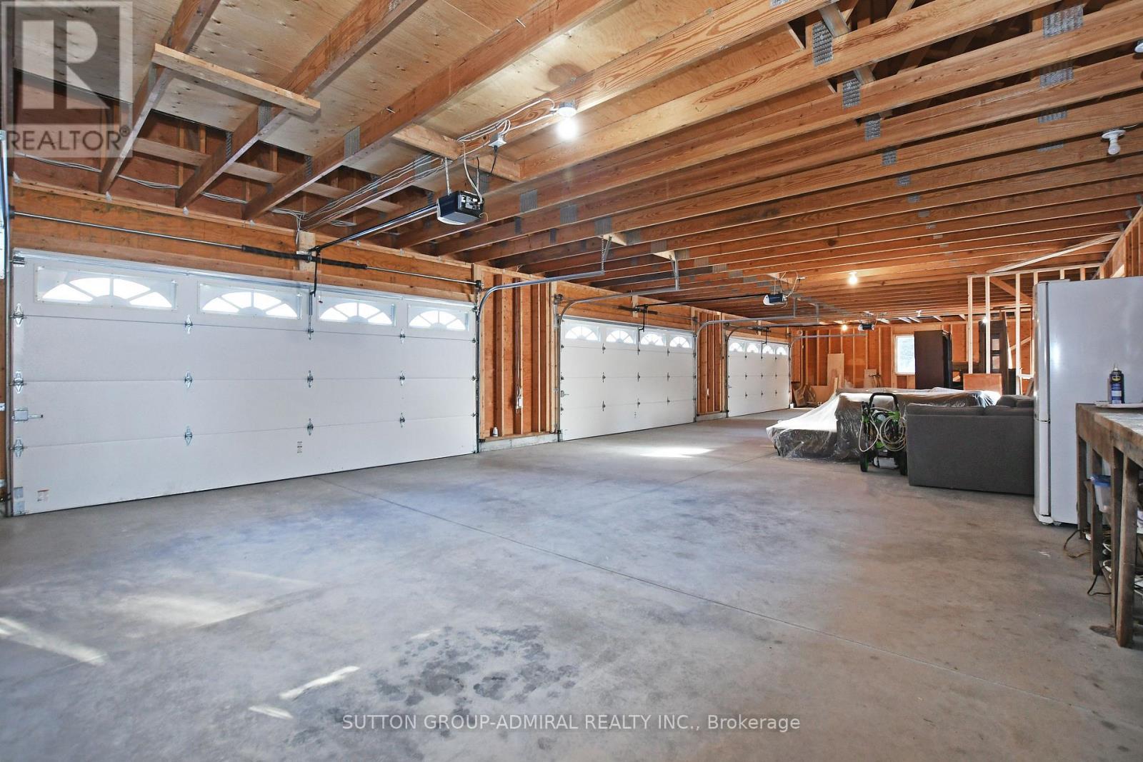 308 Indian Point Road, Kawartha Lakes, ON - Indoor Photo Showing Garage
