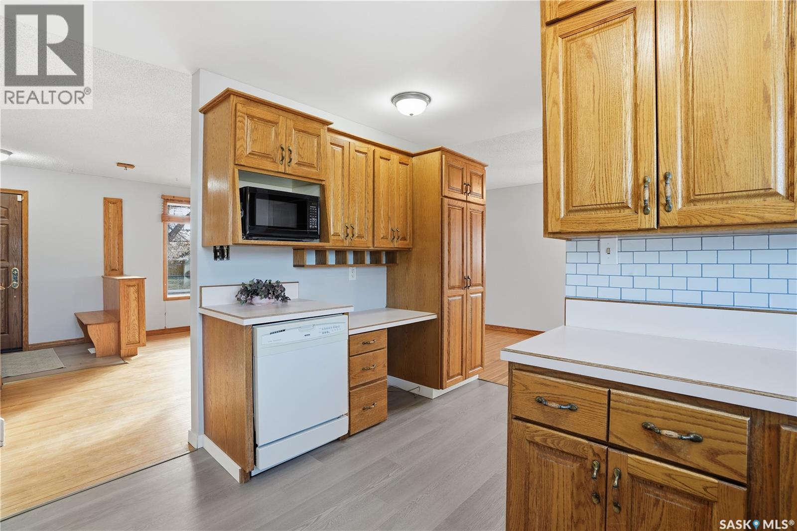 128 Yarnton Crescent, Regina, SK - Indoor Photo Showing Kitchen