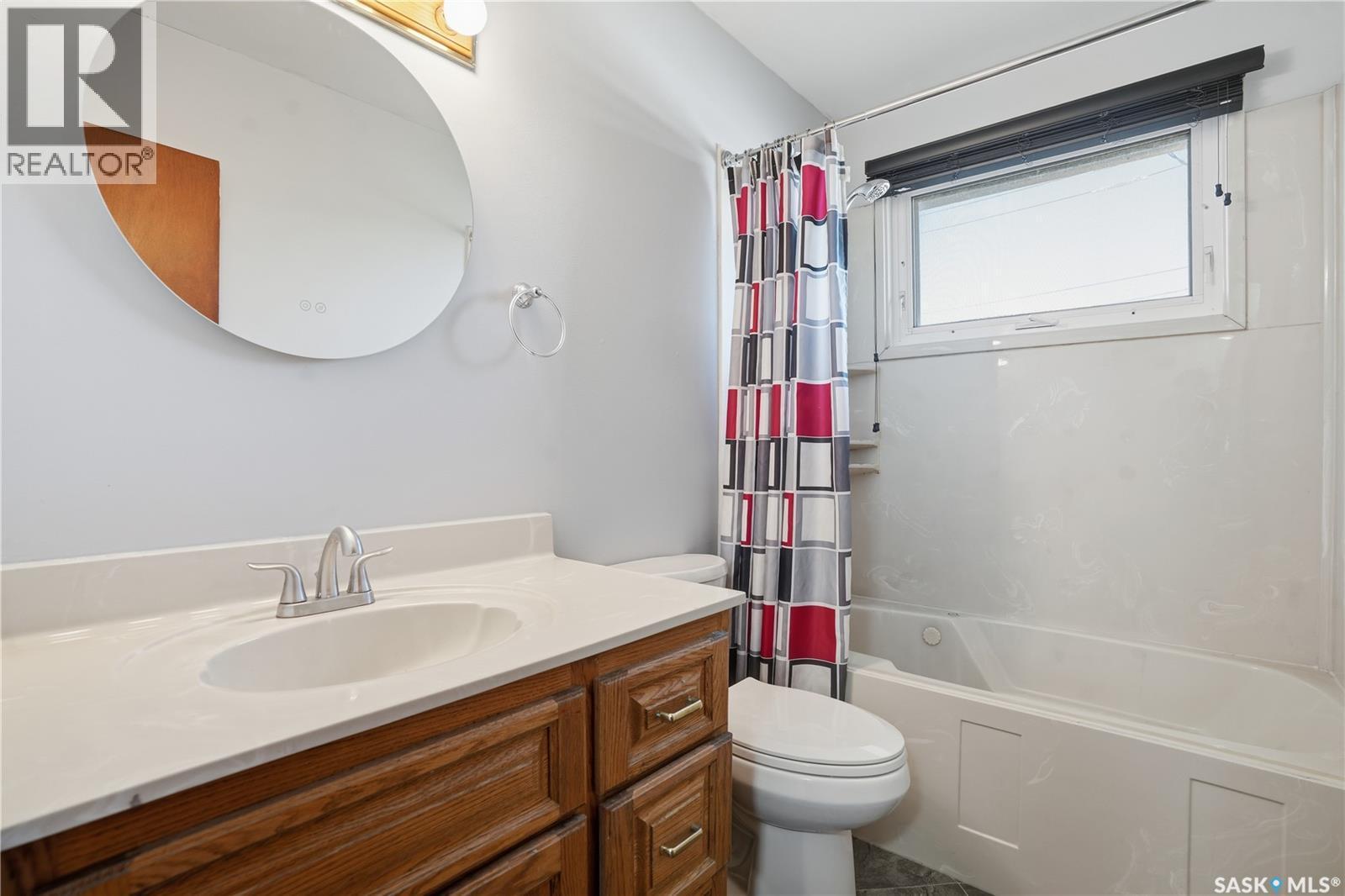 128 Yarnton Crescent, Regina, SK - Indoor Photo Showing Bathroom